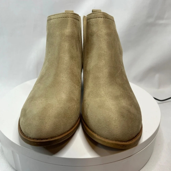 Women’s Journee Collection Women's Rimi Booties Stone color in size 8 NEW IN BOX - Picture 12 of 12